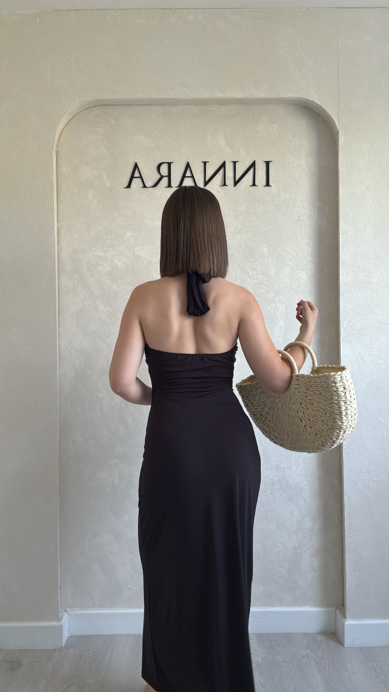 Robe noir à col noué