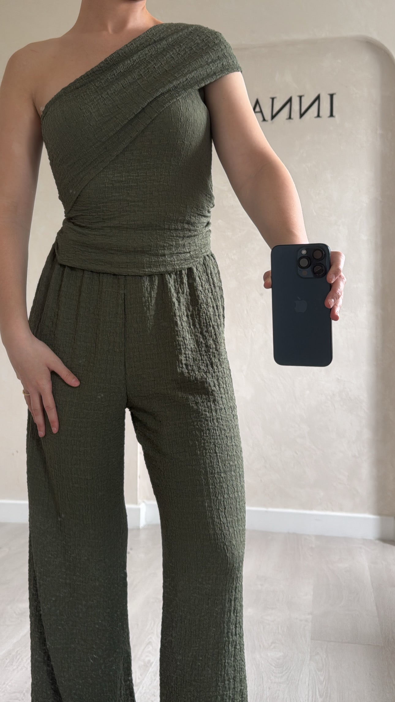 Ensemble asymétrique kaki