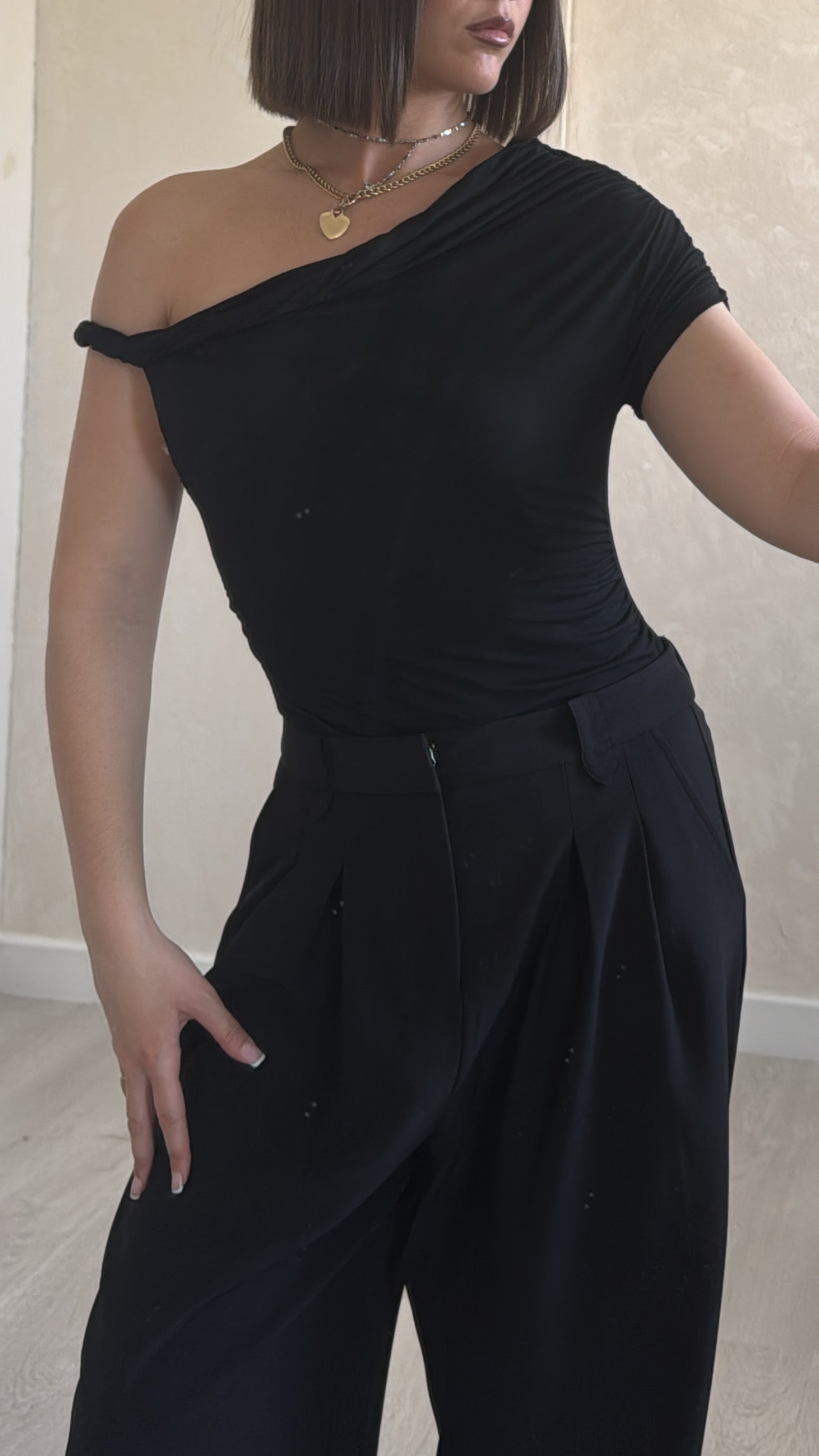 Top asymétrique noir