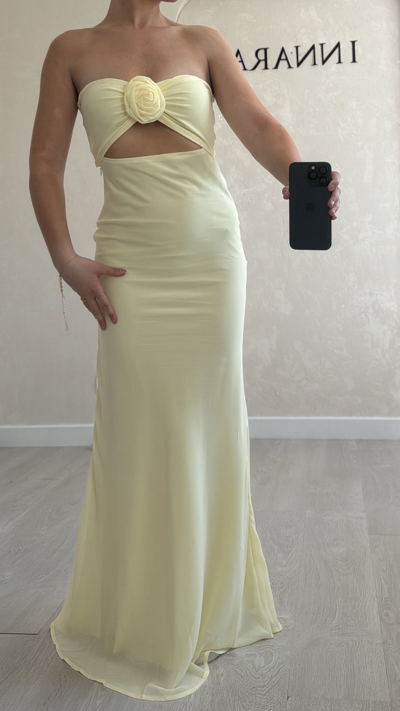 Robe jaune pastel