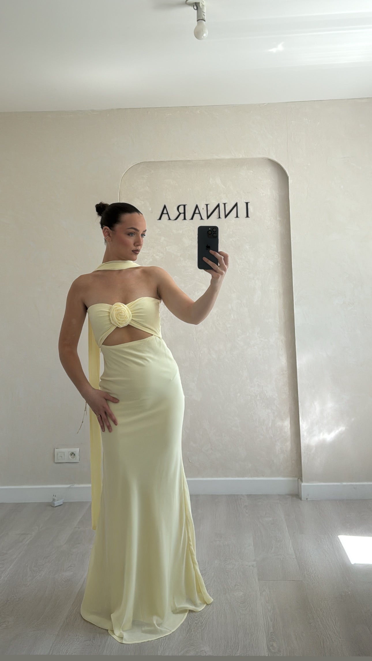 Robe jaune pastel