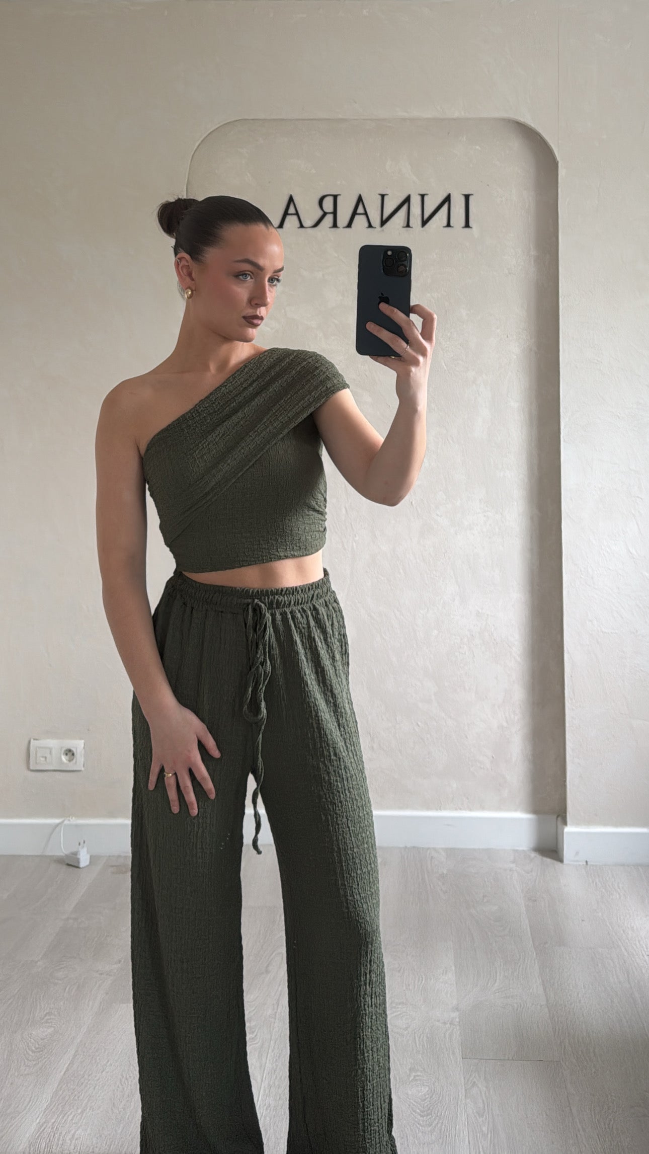 Ensemble asymétrique kaki