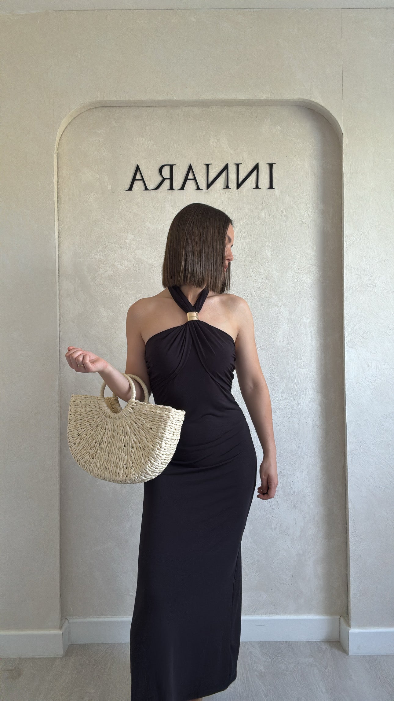 Robe noir à col noué