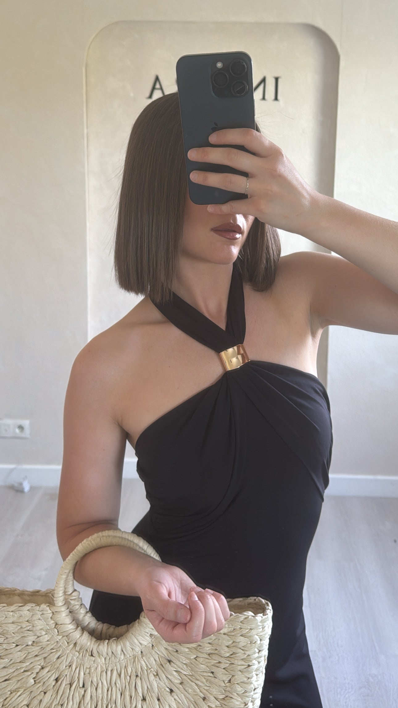 Robe noir à col noué