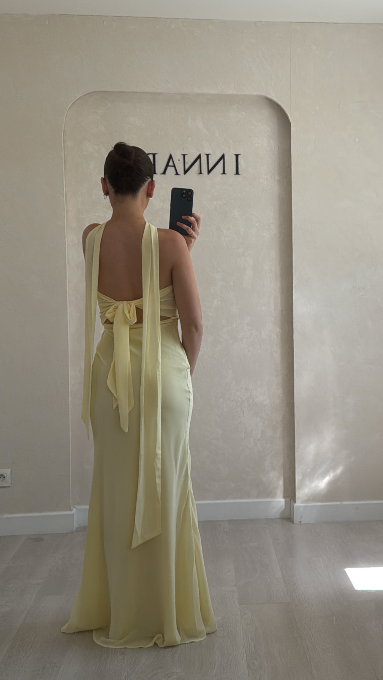 Robe jaune pastel